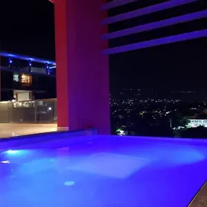 2b/r Parkhurst Paradise With Infinity Edge Rooftop Pool Kingston